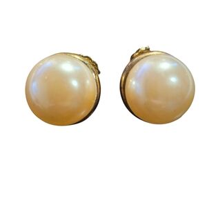 Elegant Faux Pearl and Gold Tone Earring Earrings.